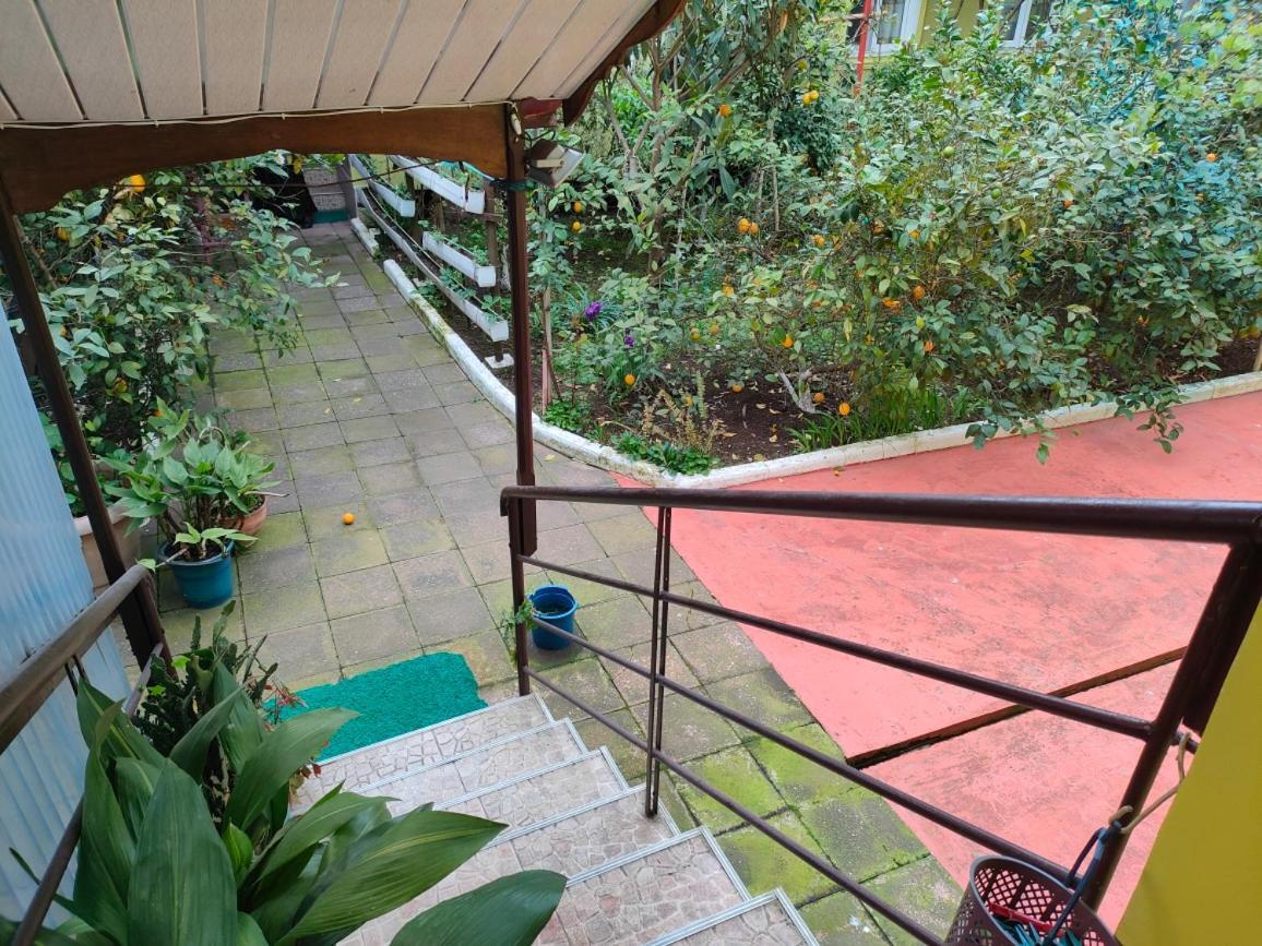 Guest House Nadejda Μπατούμι Εξωτερικό φωτογραφία