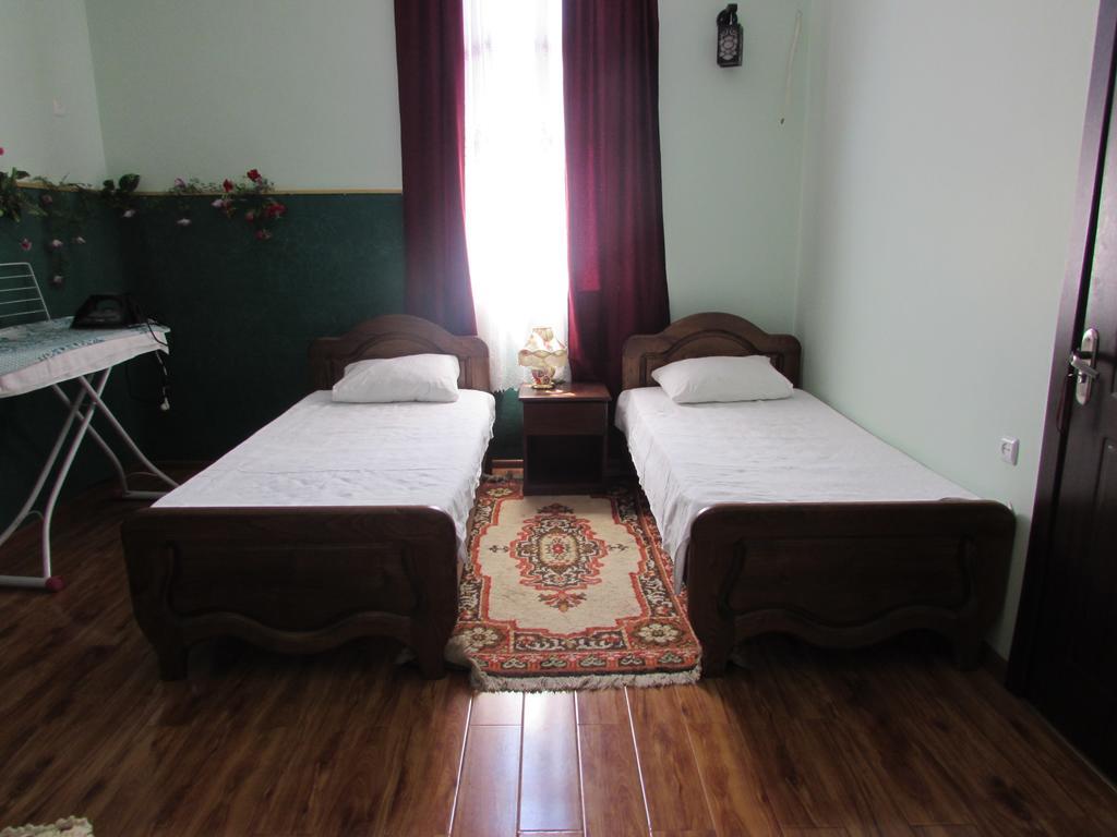 Guest House Nadejda Μπατούμι Εξωτερικό φωτογραφία