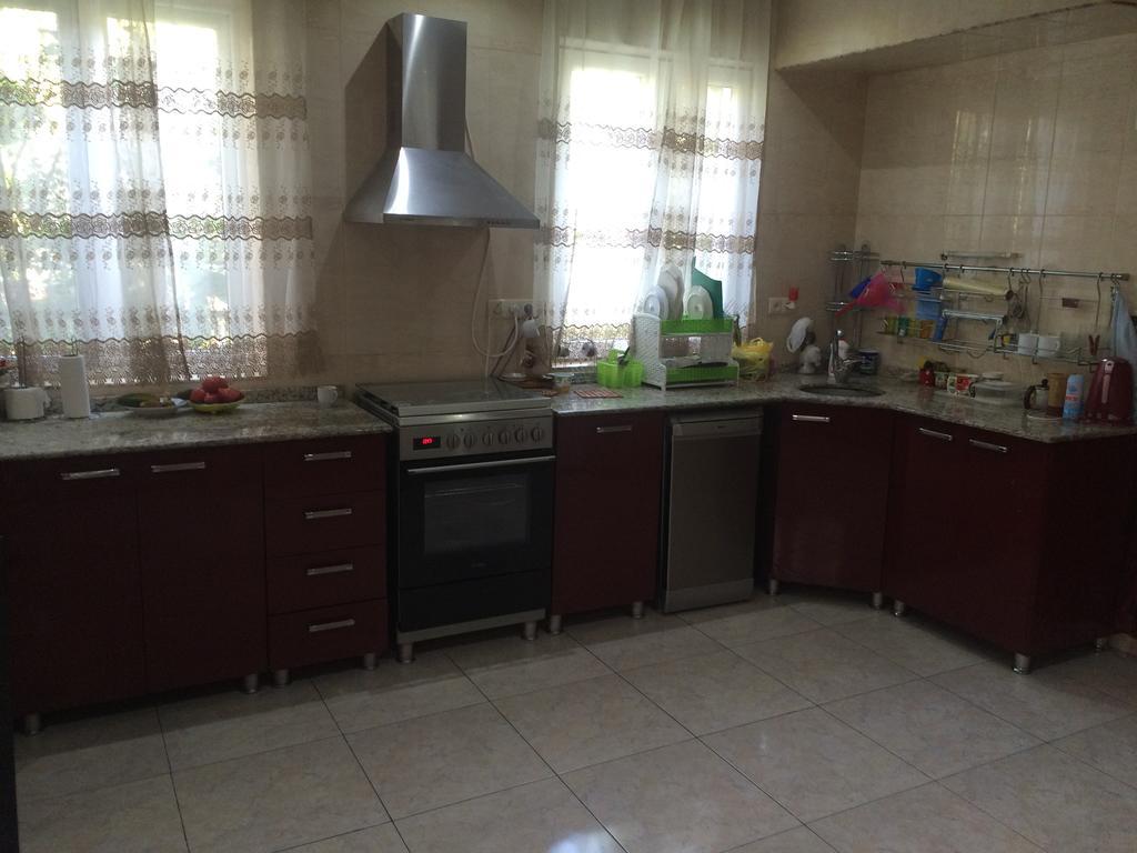Guest House Nadejda Μπατούμι Εξωτερικό φωτογραφία