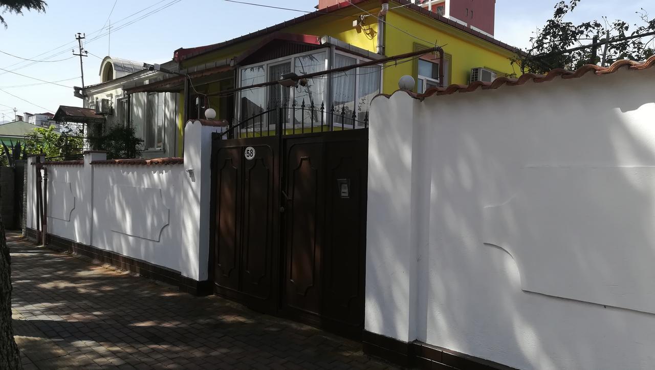 Guest House Nadejda Μπατούμι Εξωτερικό φωτογραφία
